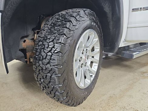 Used 2015 GMC Sierra 1500 SLE w/ SLE Value Package image 37