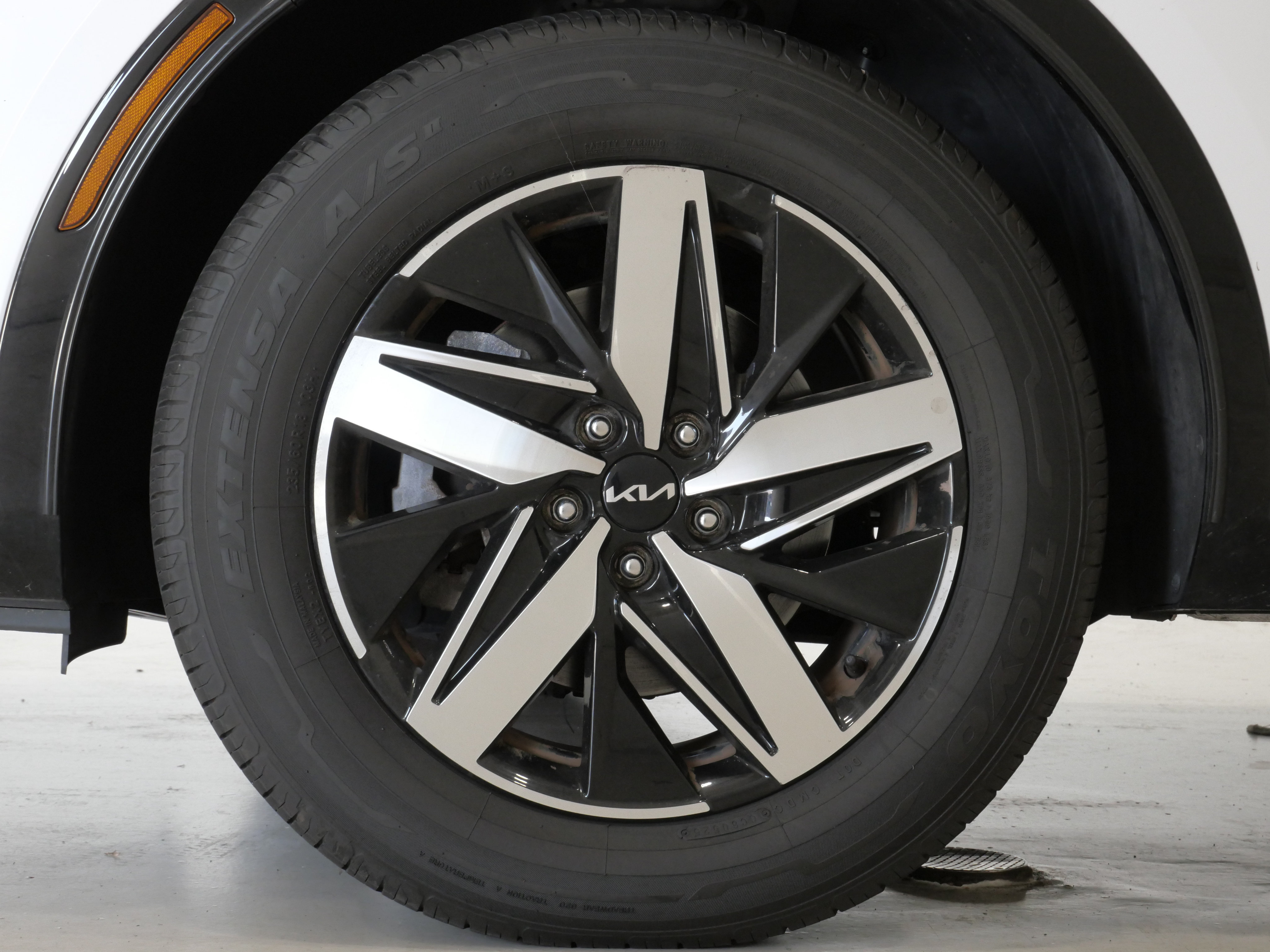Used 2022 Kia Sorento S FWD image 9