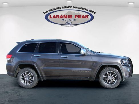Used 2018 Jeep Grand Cherokee Limited image 2