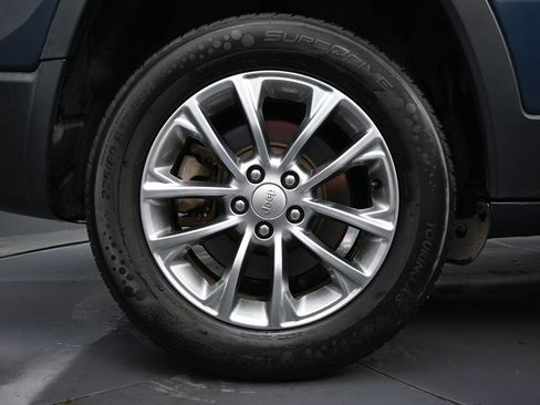 Used 2020 Jeep Cherokee Latitude Plus w/ Cold Weather Group image 9