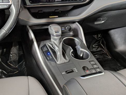 Used 2023 Toyota Highlander Bronze Edition image 36