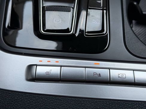 Used 2025 Kia Carnival EX FWD image 29