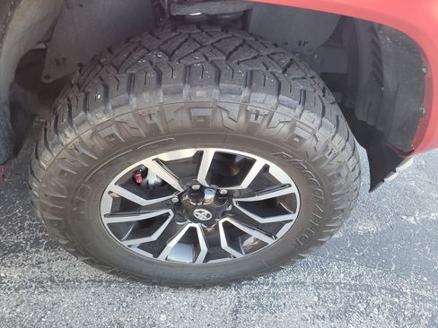 Used 2023 Toyota Tacoma TRD Sport image 9