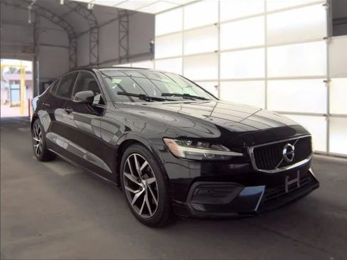 Used 2019 Volvo S60 T5 Momentum w/ Premium Package FWD image 3