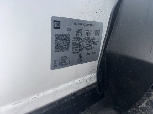 Used 2025 Chevrolet Trax LT w/ LT Convenience Package FWD image 4