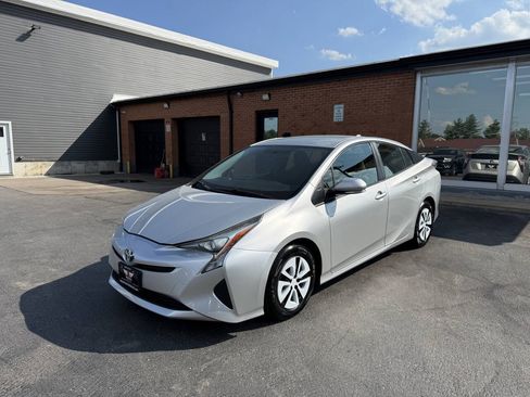 Used 2016 Toyota Prius Two FWD image 1