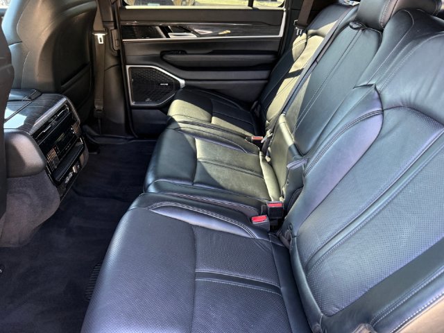 Used 2022 Jeep Wagoneer Series II RWD image 23
