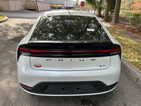 Used 2024 Toyota Prius LE image 4