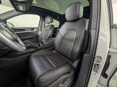 Certified 2025 Porsche Cayenne 3.0T image 5