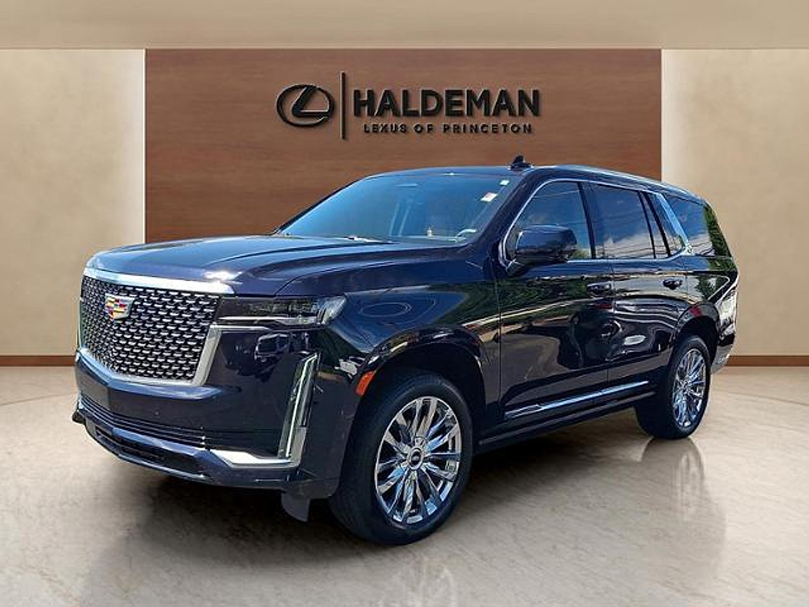 Used 2023 Cadillac Escalade Premium Luxury w/ Performance Package AWD/4WD image 3