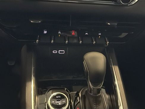 New 2026 GMC Canyon Elevation w/ Convenience Package image 24