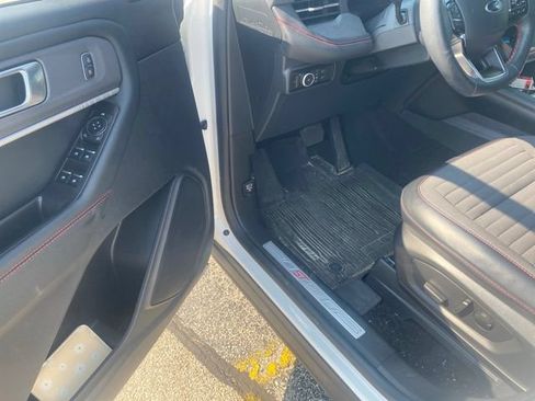 Used 2025 Ford Explorer ST-Line AWD/4WD image 11
