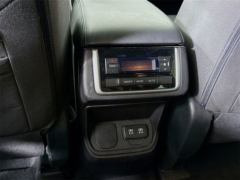 Used 2019 Subaru Ascent Premium image 11