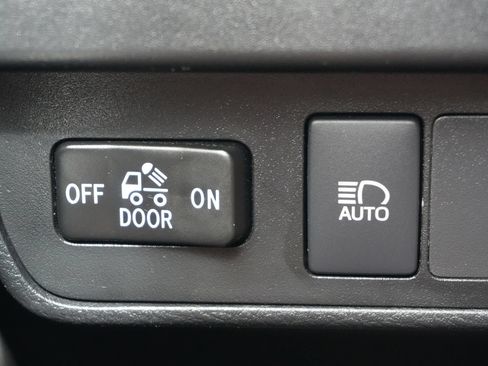 Used 2021 Toyota Tacoma SR5 AWD/4WD image 29