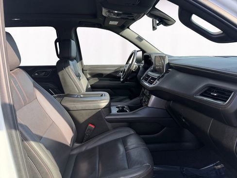 Used 2022 Chevrolet Suburban RST w/ Luxury Package image 15