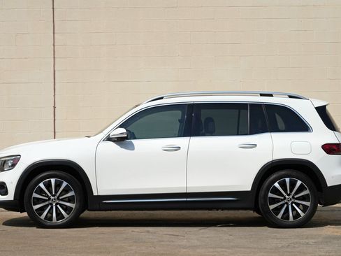 Used 2022 Mercedes-Benz GLB 250 w/ Premium Package Lite image 8