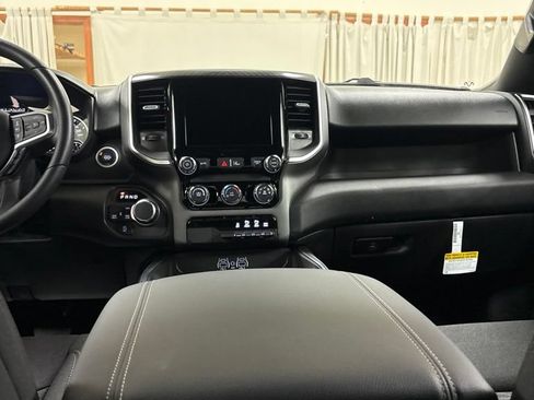 New 2026 RAM 1500 Express AWD/4WD image 19