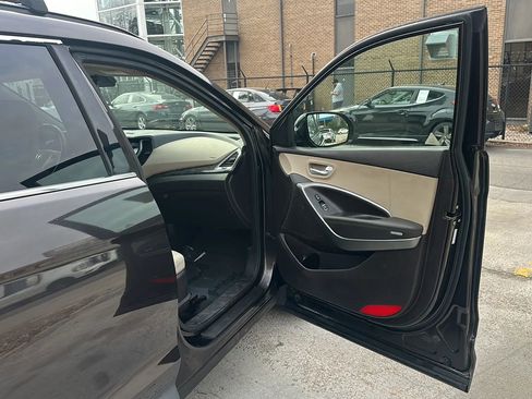 Used 2018 Hyundai Santa Fe SE FWD image 24