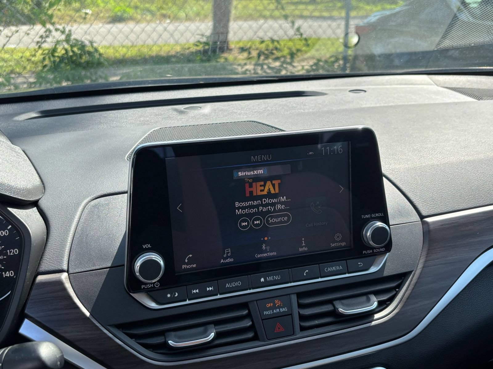 Used 2025 Nissan Altima 2.5 SV FWD image 19