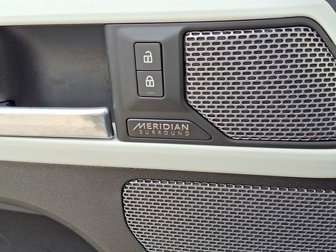 Used 2023 Land Rover Defender 110 X-Dynamic SE AWD/4WD image 24