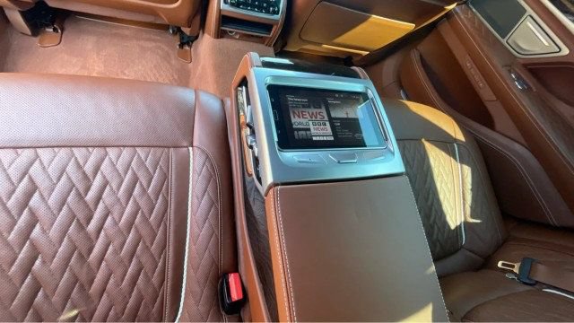 Used 2022 BMW 750i xDrive w/ Autobahn Package AWD/4WD image 19