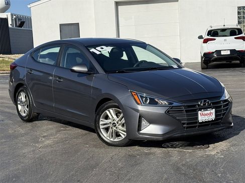 Used 2019 Hyundai Elantra SEL image 2