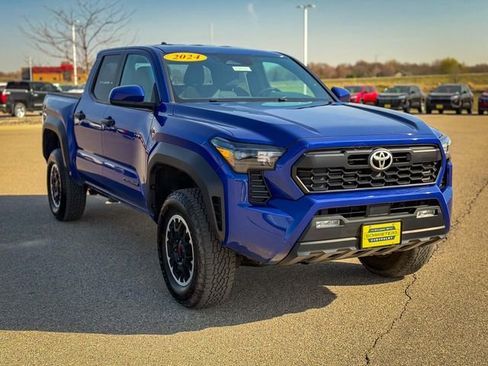Used 2024 Toyota Tacoma TRD Off-Road AWD/4WD image 3