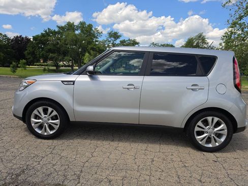 Used 2016 Kia Soul ! w/ Premium Package FWD image 3