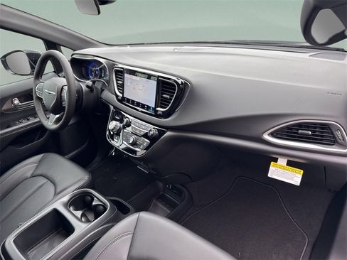 New 2026 Chrysler Voyager LX image 33