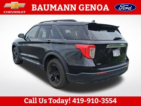 Used 2023 Ford Explorer XLT AWD/4WD image 3