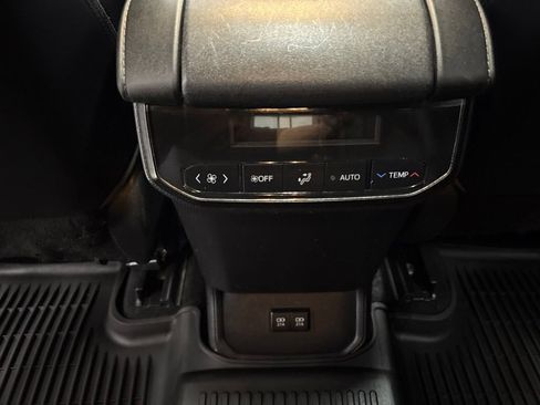 Used 2021 Toyota Highlander XSE AWD/4WD image 31