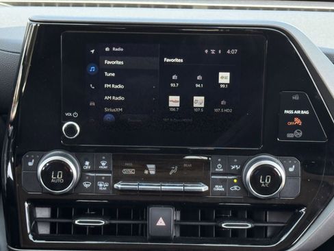 Used 2023 Toyota Highlander XLE FWD image 15