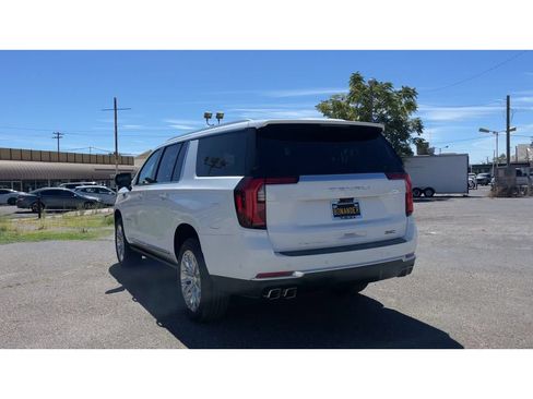 New 2026 GMC Yukon XL Denali w/ Denali Reserve Package AWD/4WD image 9