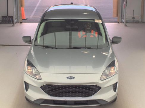 Used 2022 Ford Escape SE FWD image 2