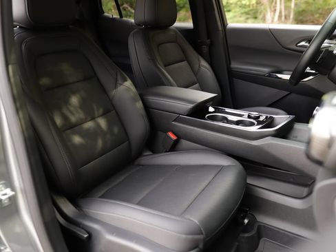 Used 2026 Chevrolet Equinox LT w/ Convenience Package II FWD image 32