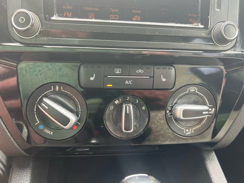 Used 2016 Volkswagen Jetta Sport image 49