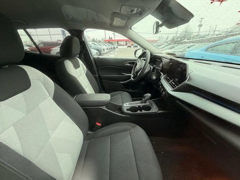 Used 2024 Chevrolet Trax LS image 9