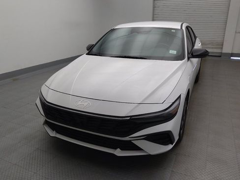 Used 2025 Hyundai Elantra Sport FWD image 15