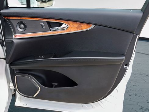 Used 2020 Lincoln Nautilus Reserve FWD image 29