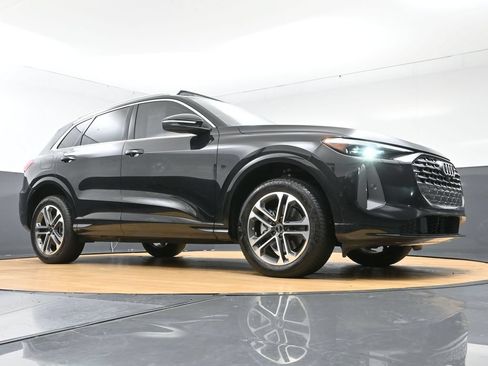 Used 2025 Audi Q5 Premium Plus w/ Premium Plus AWD/4WD image 46