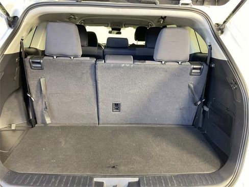 Used 2023 Toyota Highlander L image 8