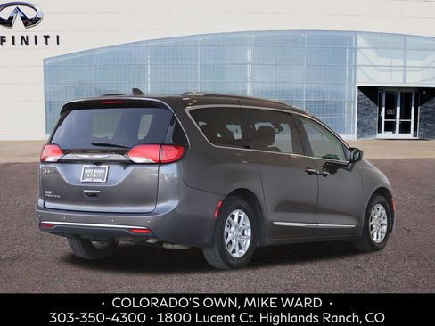 Used 2020 Chrysler Pacifica Touring-L image 6