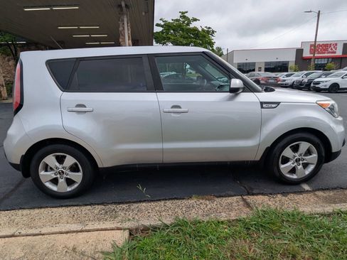 Used 2018 Kia Soul FWD image 8