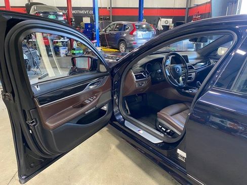 Used 2018 BMW 750i xDrive AWD/4WD image 9