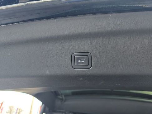 Used 2024 GMC Yukon XL AT4 w/ Technology Package AWD/4WD image 17