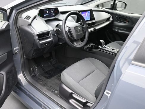 Used 2023 Toyota Prius LE FWD image 2