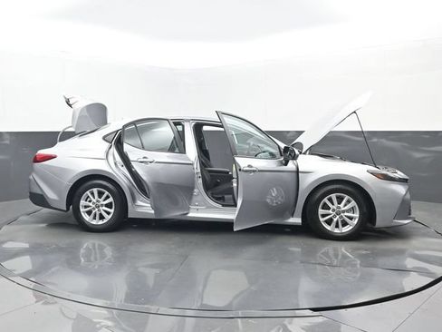 Used 2025 Toyota Camry LE w/ Convenience Package FWD image 33