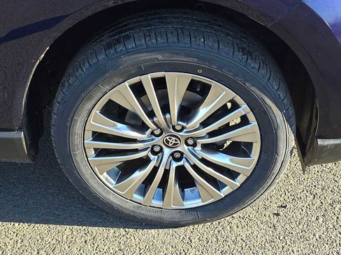 Used 2021 Toyota Venza XLE w/ Softex Package image 9