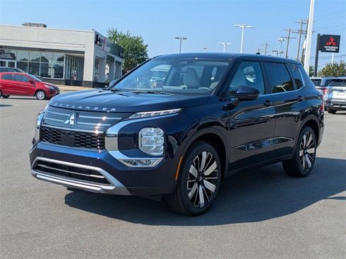 New 2025 Mitsubishi Outlander SE image 7