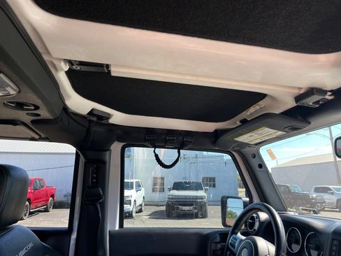 Used 2015 Jeep Wrangler Unlimited Rubicon AWD/4WD image 10